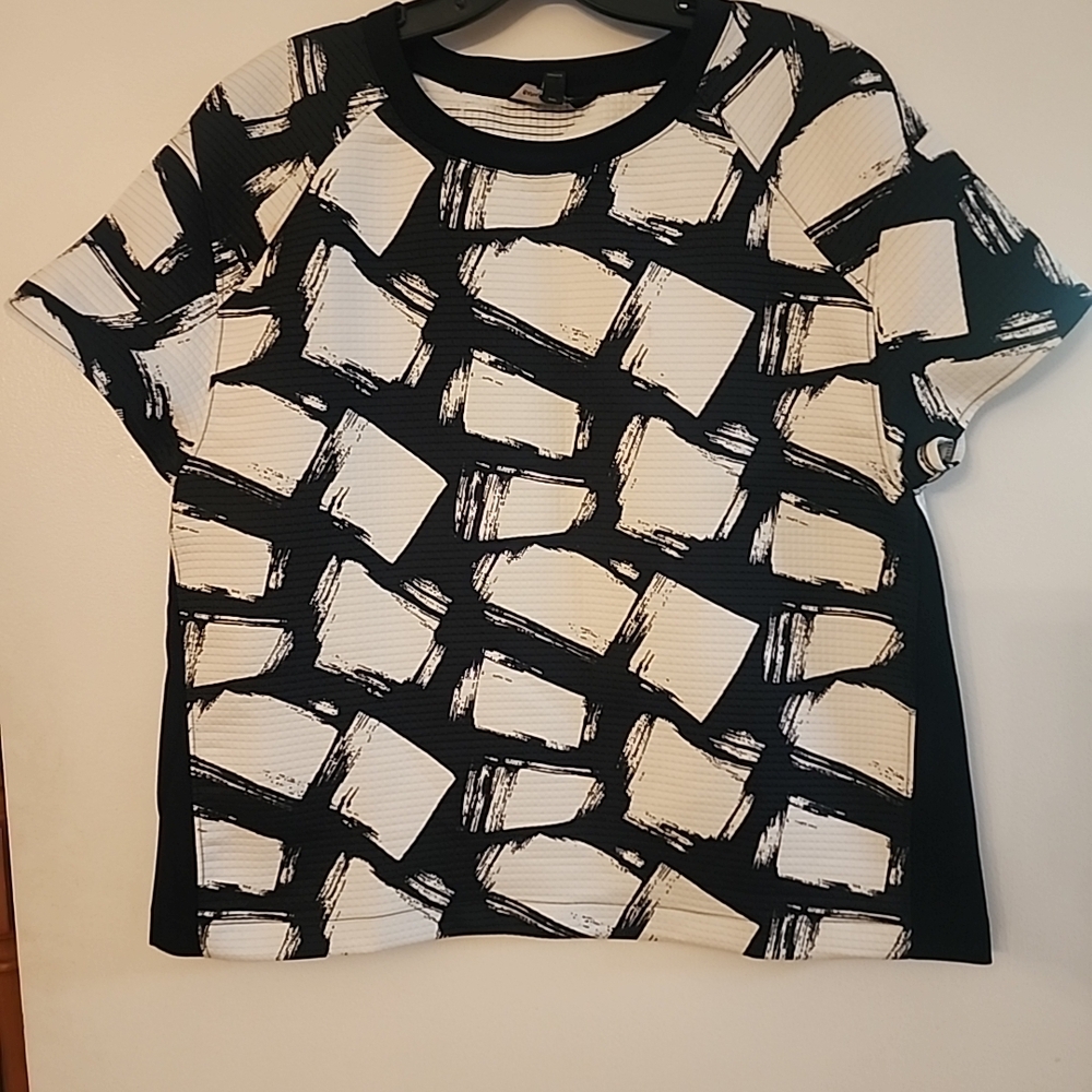 J CREW Abstract Black and White Short Sleeve Top